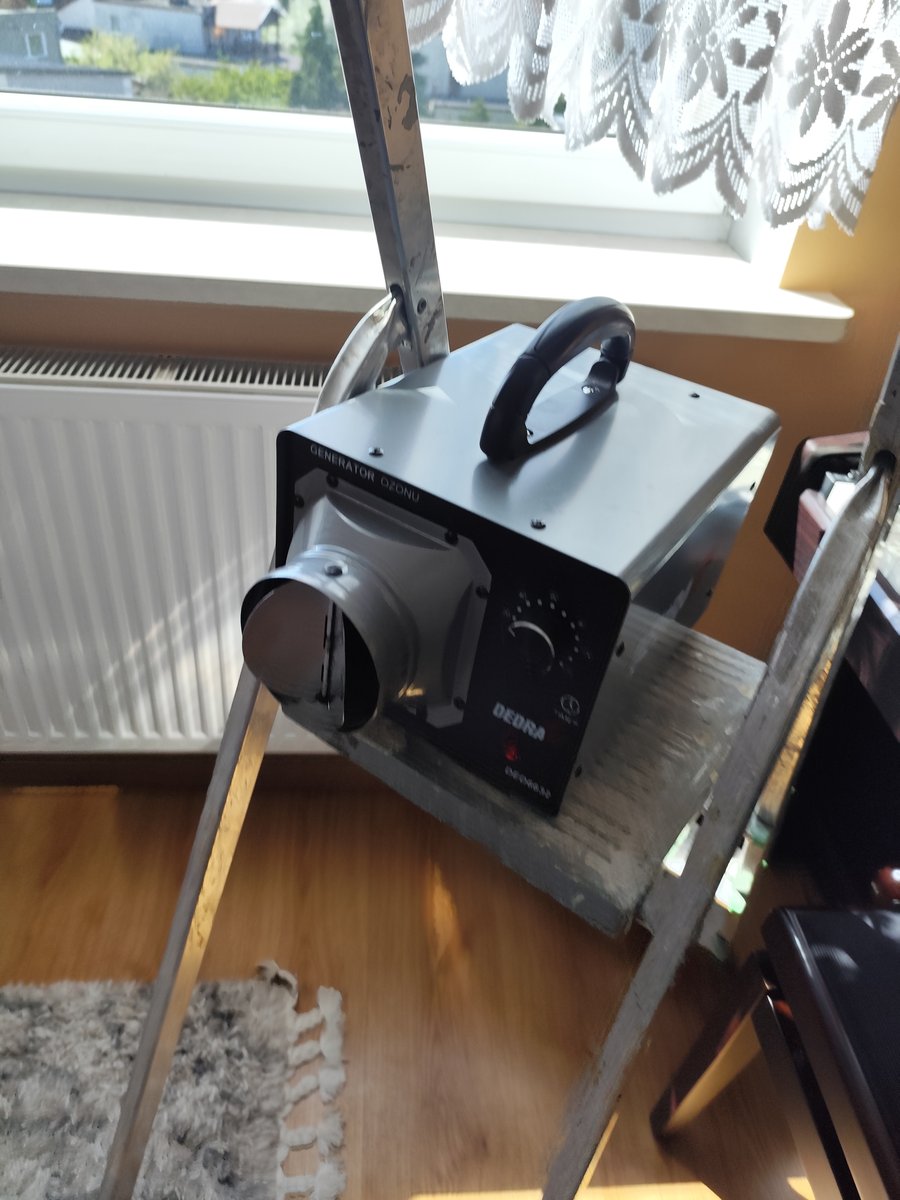Generator ozonu w salonie